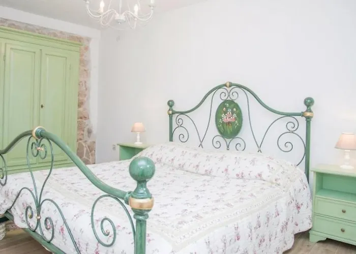 Willa Monteneze By Guide *